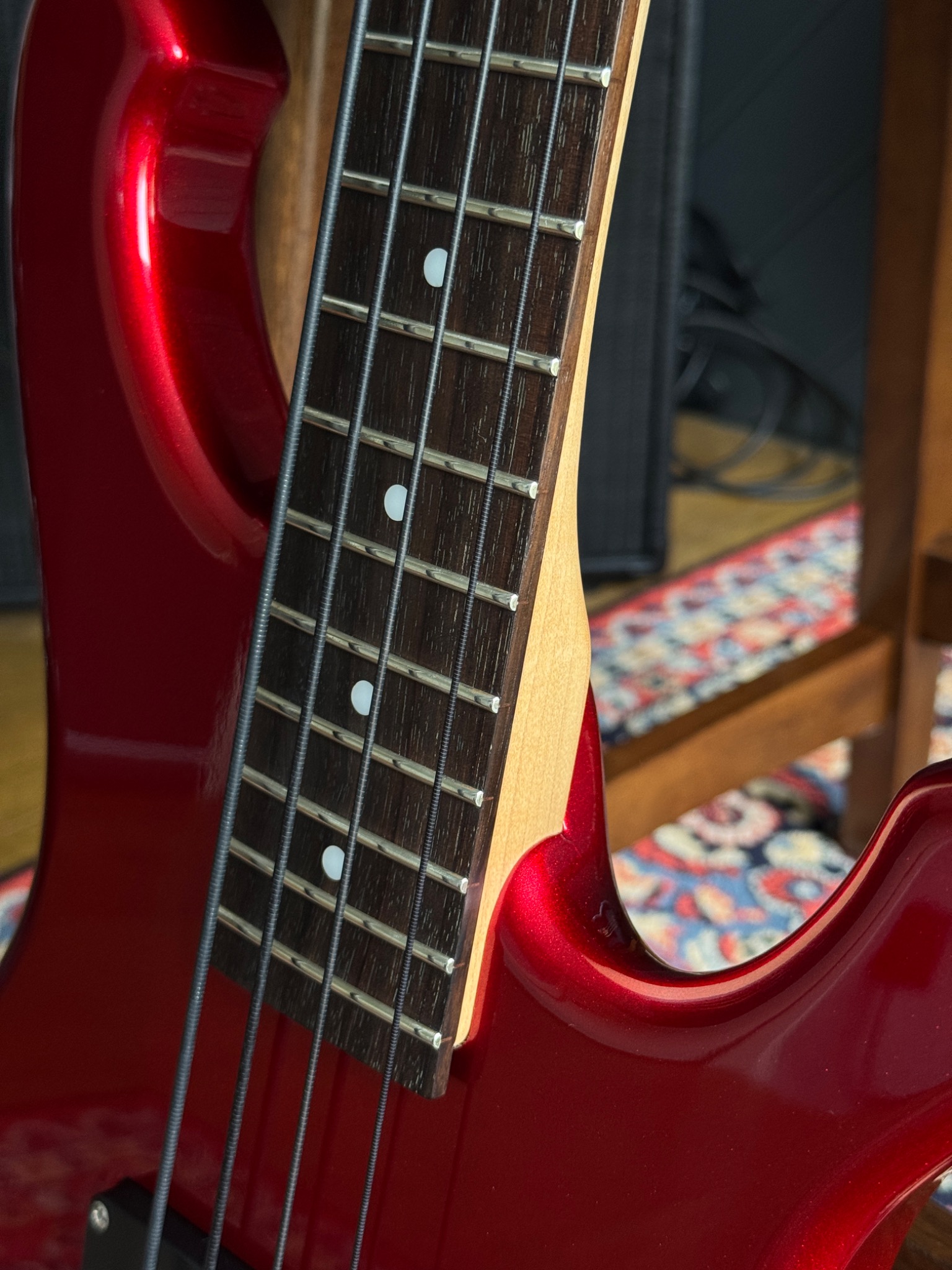 Close view of the MDB-ELITE/S fingerboard and red body
