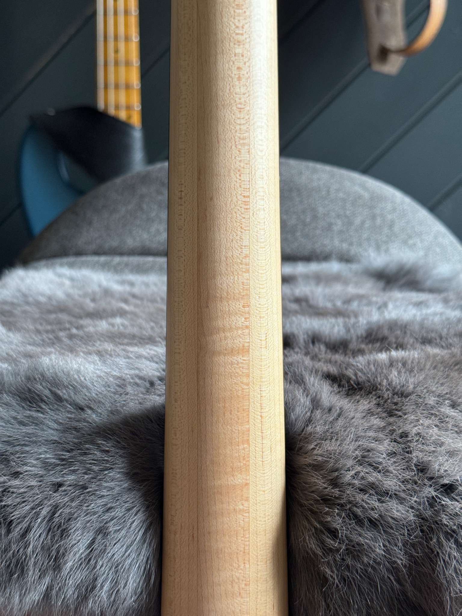 Close view of the rear neck wood grain