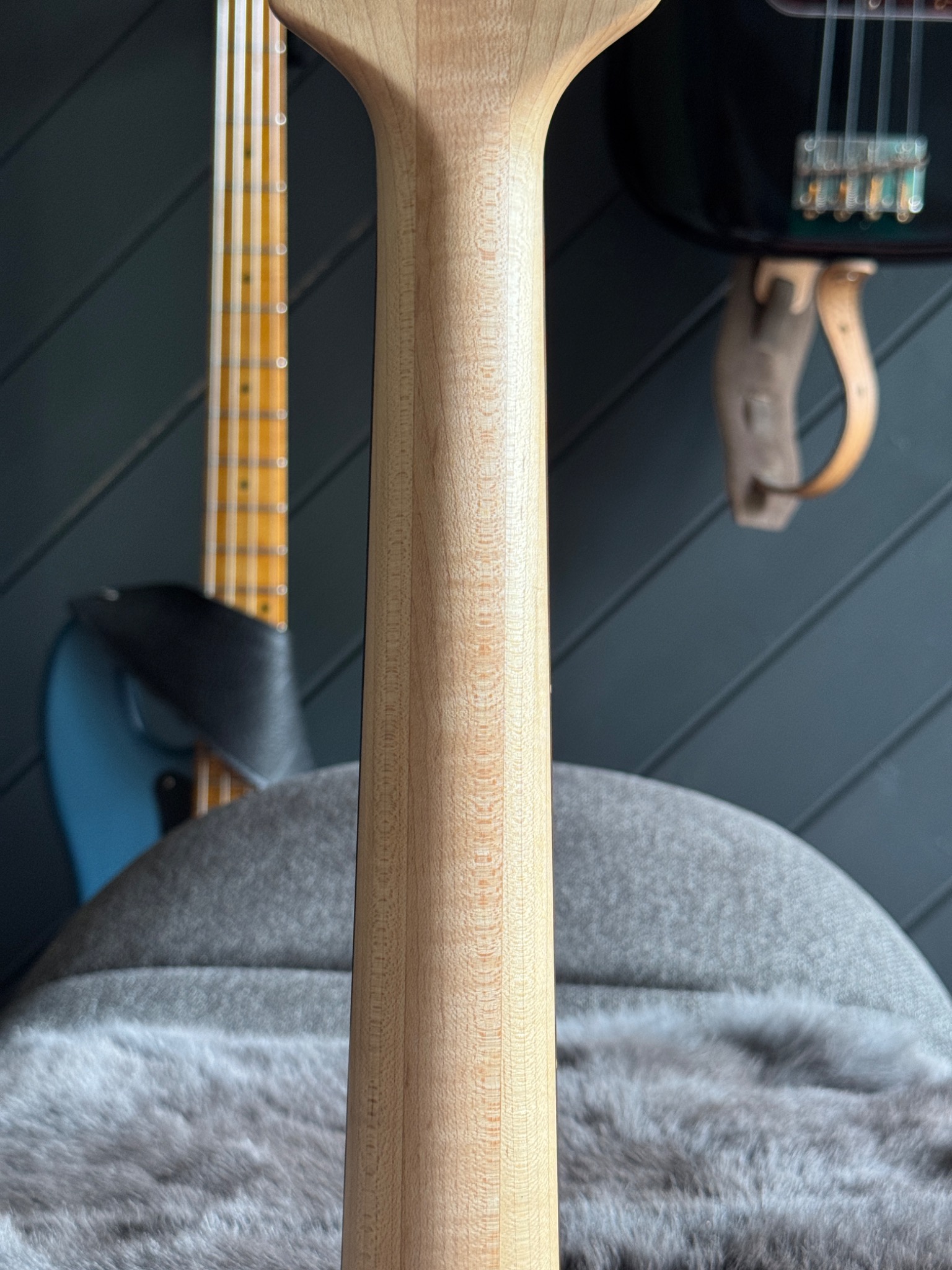 Rear neck view approaching the headstock